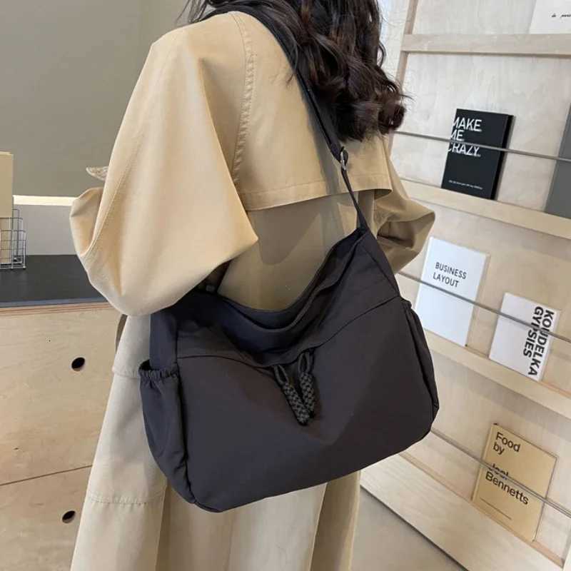 2025 Fashion Solid Color Nylon Hobos Crossbody Bags Solid Casual Zipper Womens Bags High Capacity Single Shoulder Totes BagT251007