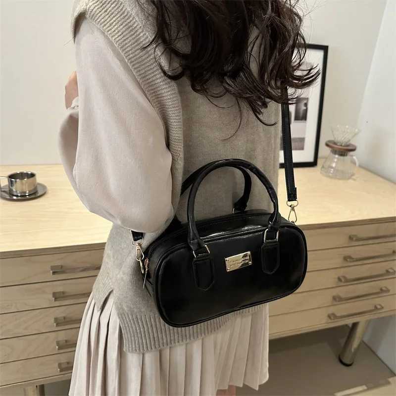 Designer New Bowling Bag Wen Simple Fiable Versatile Crossbody Bag New Product Single Shoder Bag Medium Minimalist Style1 Y251120