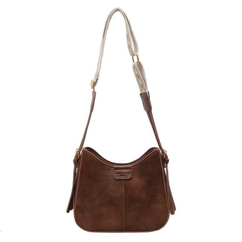 Retro WideStrap Womens Shoulder Bag Luxurious Versatile Crossbody Bag PU Fabric Fashionable FallWinter Shoulder BagT251007