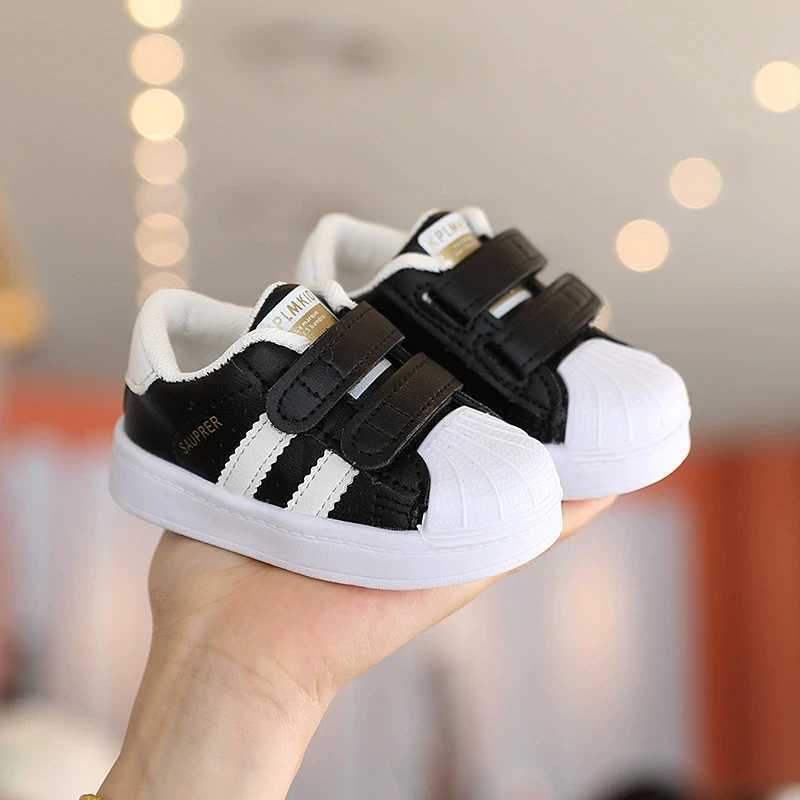 2025 New Fashion Baby First Walk Sneakers White Nonslip Casual Sneakers Boys Girls Breathable Outdoor Infant Tennis Toddler C251008