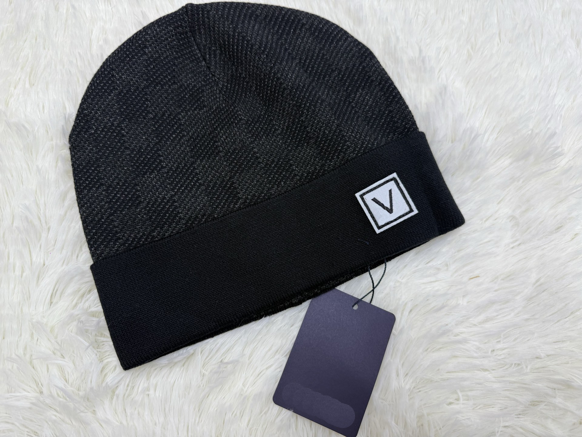 2025 letter jacquard men's and women's universal warm skull hat outdoor women's brimless hat designer hat autumn wool hat 215