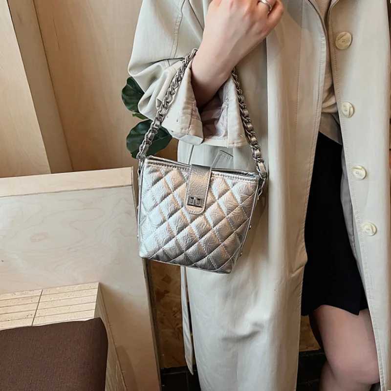 Designer Shoder Bag Messenger Bag Handbag Chain Wens Bag Fi Handscrahed Rhbus Embroidery Thread Advanced Texture1 Y251120