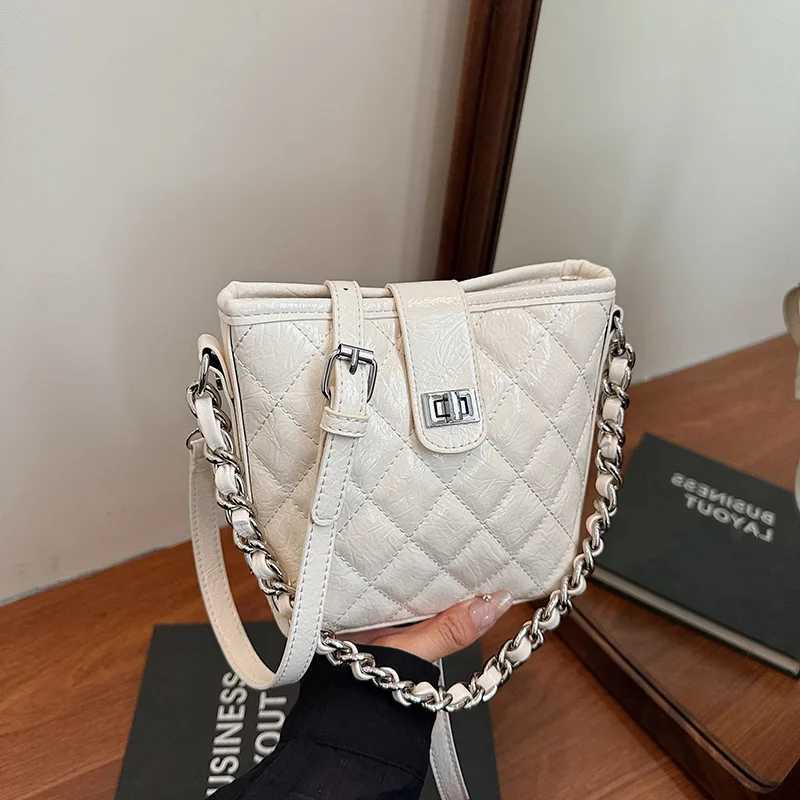 Designer Shoder Bag Messenger Bag Handbag Chain Wens Bag Fi Handscrahed Rhbus Embroidery Thread Advanced Texture Y251120