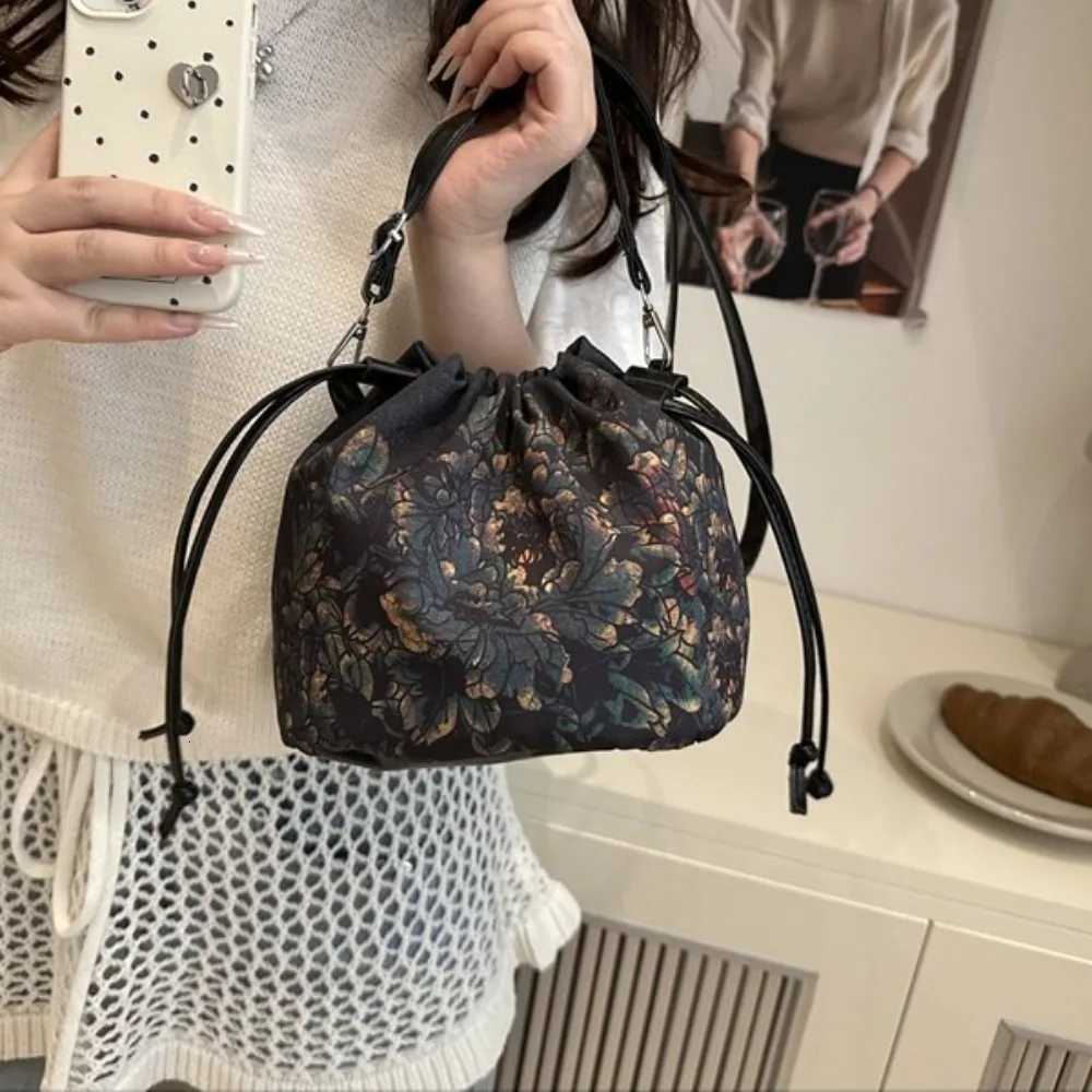 Cloth Flower Handbags Chinese Style Shoulder Bag Ethnic Style Crossbody Bag Cosmetic Bag Wallet Hanfu Drawstrings Bag WomenT251007