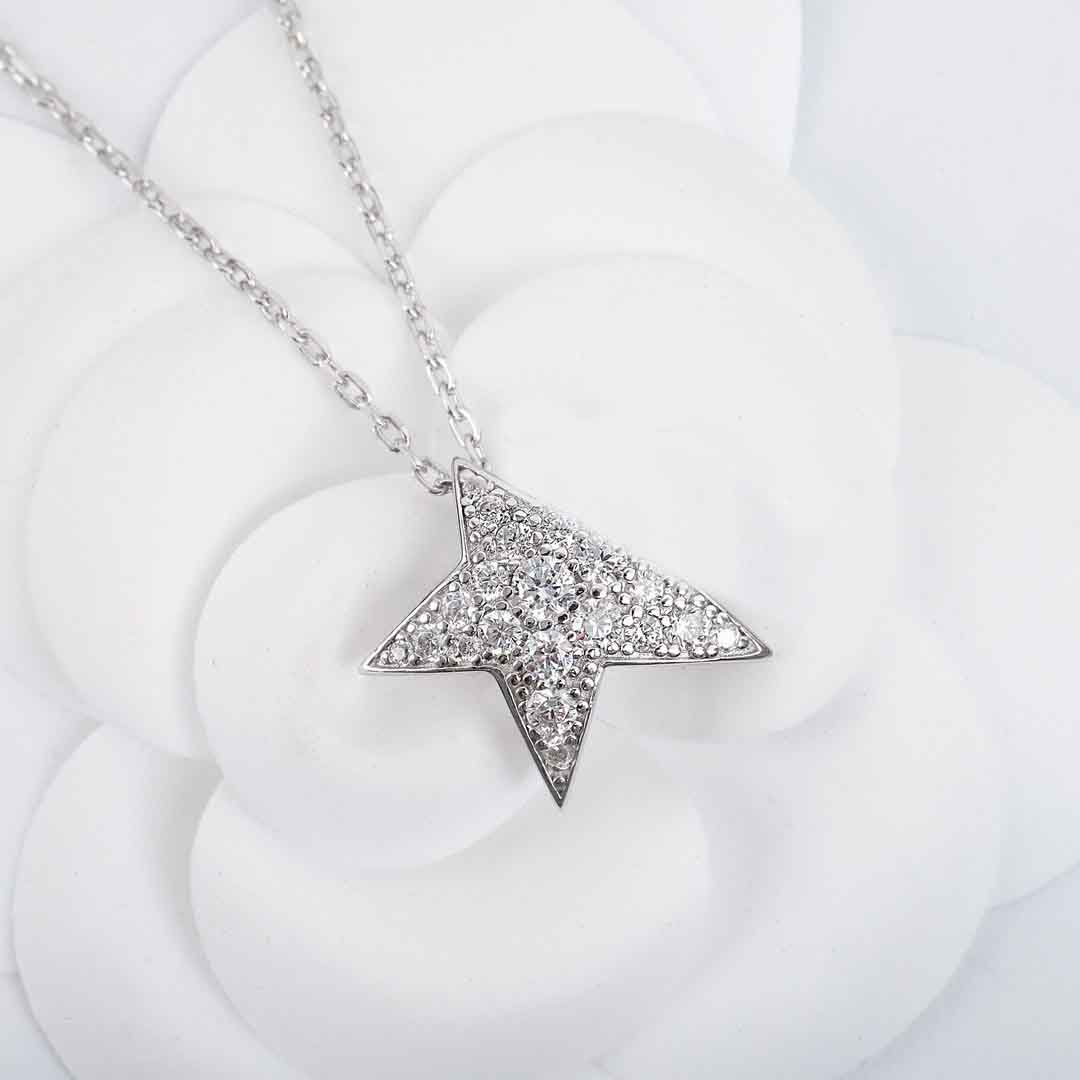 charm pendant necklace with diamond in silver color design and bracelet drop earring have stamp PS7588