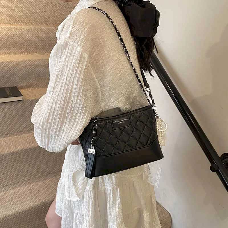Designer Luxury Crossbody Bags for Wen Korean Style Versatile Lingge Handbags Ahetic Lady Fiable PU Chain Design 1 Bags1 Y251120