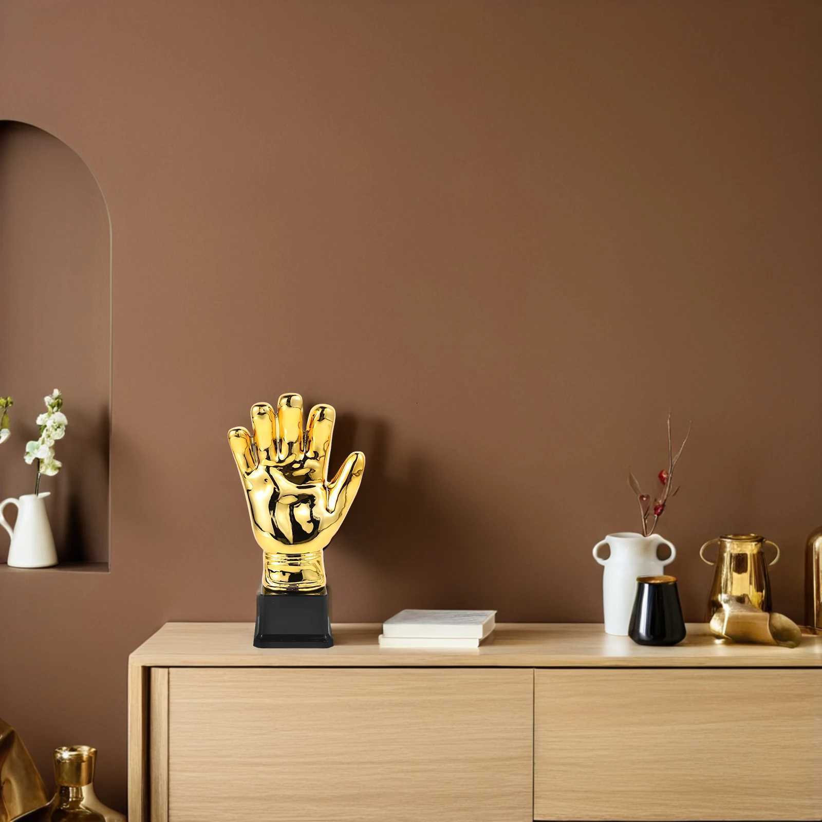 Gold Gloves Soccer Goalkeeper Trophy Award Football Cpetition Trophy Small Plastic Trophy Prize For School Matches Celebration Y251008