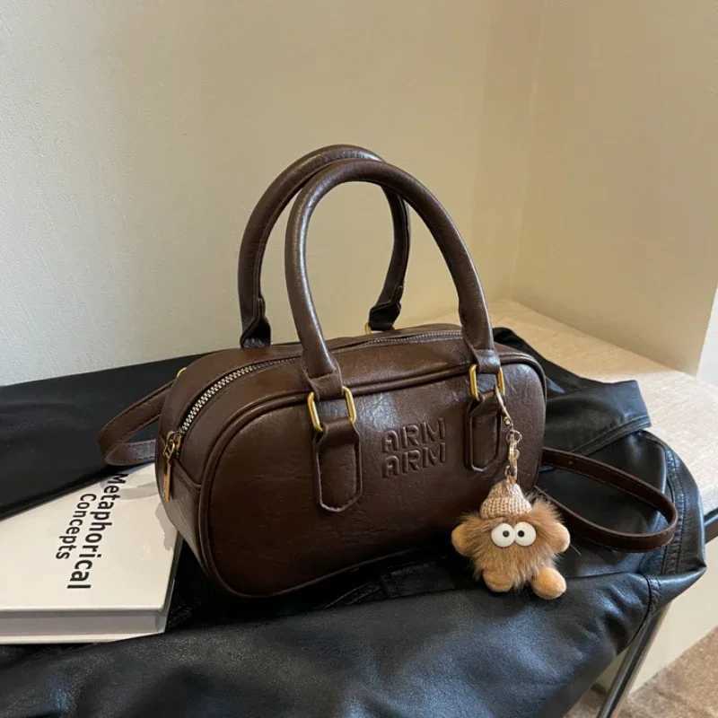 Designer Wen Purses Vintage Coffee Handbags Letters Embossed Luxury Designer Sahels Bowling Bag Shoder Crossbody Bags with Pendant Y251120