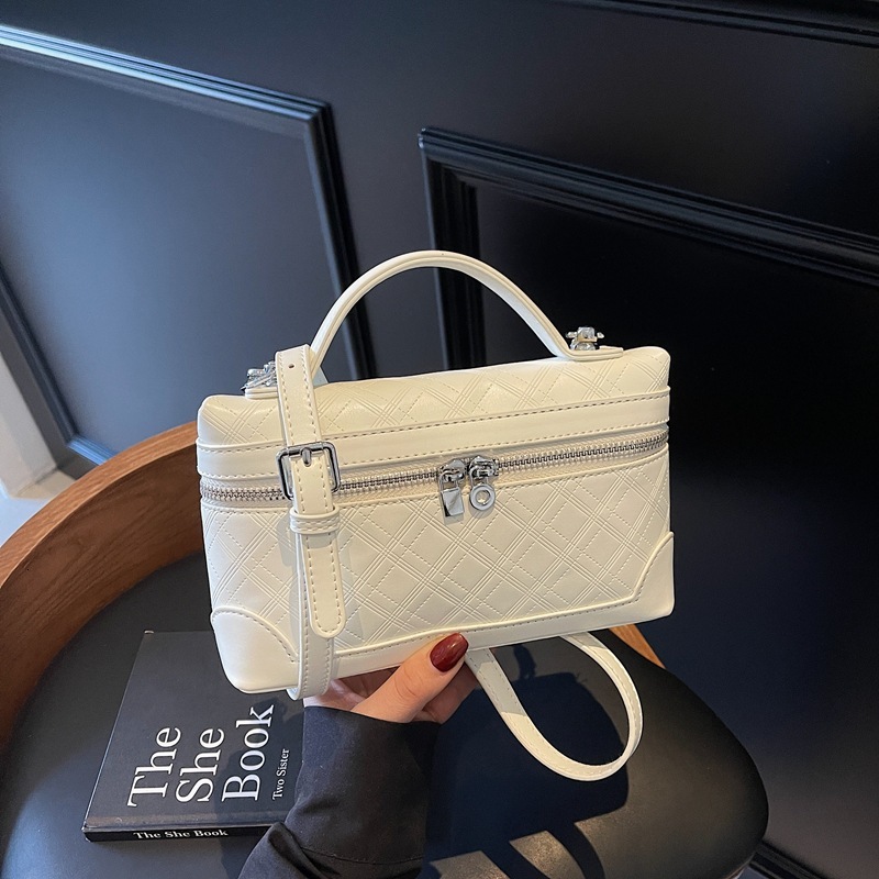2025 Summer New Fashion Casual Single Shoulder Crossbody Bag Handheld Briefcase Women's Small Designer Bag Square Luxury Bag Bag Korean Version N