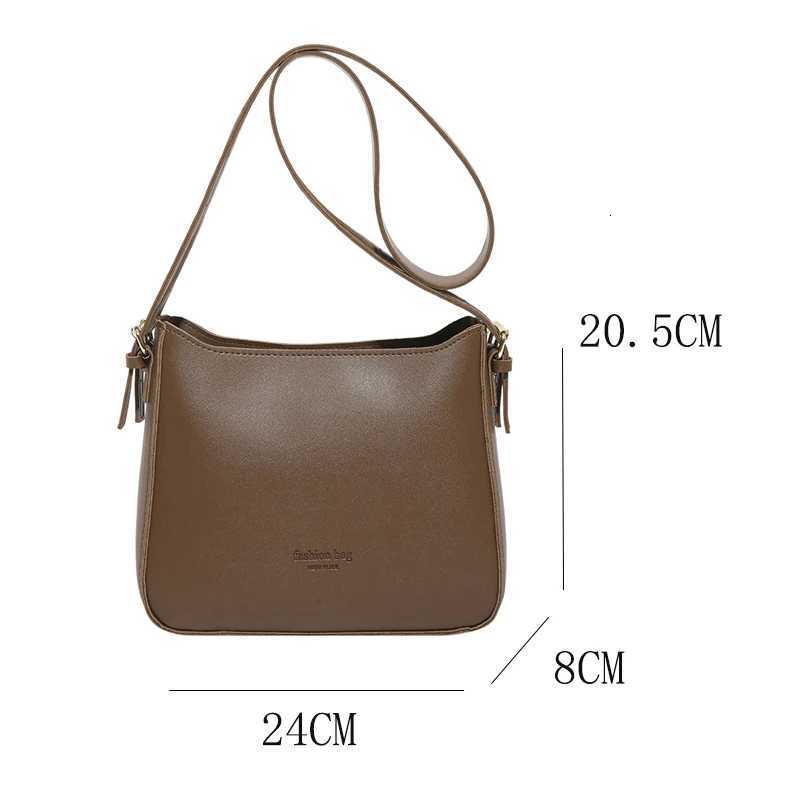 Premium FallWinter Versatile Womens Shoulder Bag Stylish Casual Crossbody Bag Retro PU Fabric Underarm Bag T251007