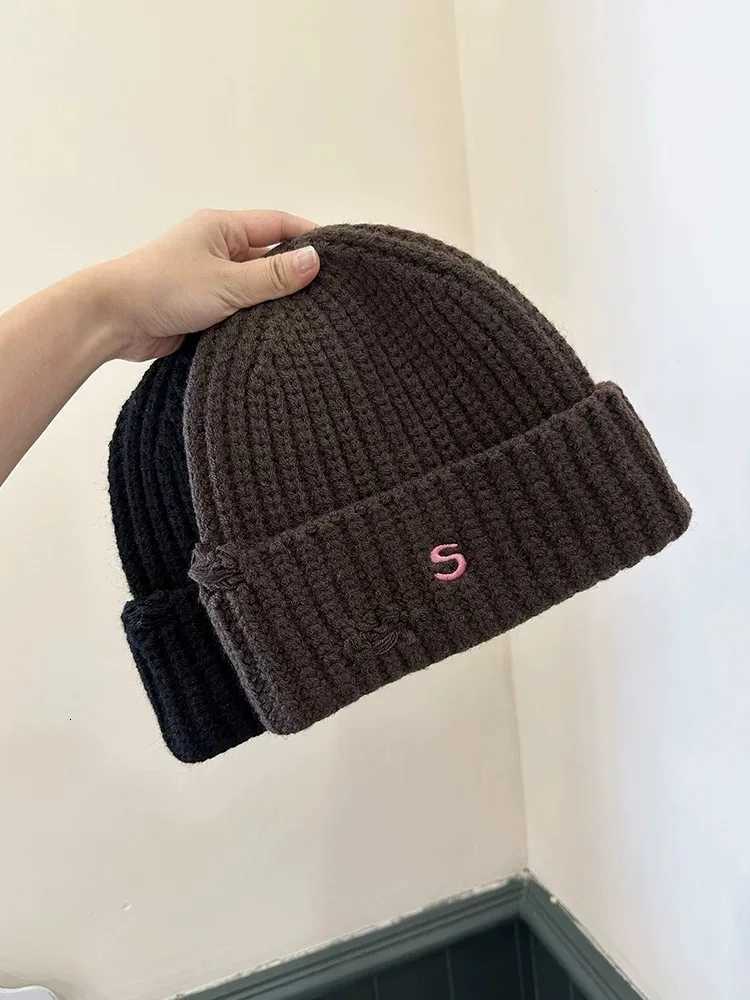 Unisex Winter Beanie for Women S Letter Embroid Knitted Caps Hood Fashionable Girl Hat Casual Hiphop Bob Outside Skulls Hats MenXJ251008