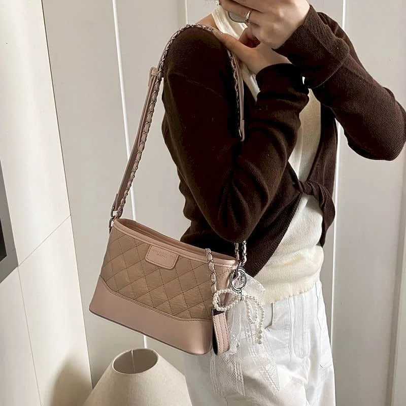 Designer Luxury Crossbody Bags for Wen Korean Style Versatile Lingge Handbags Ahetic Lady Fiable PU Chain Design 1 Bags1 Y251120