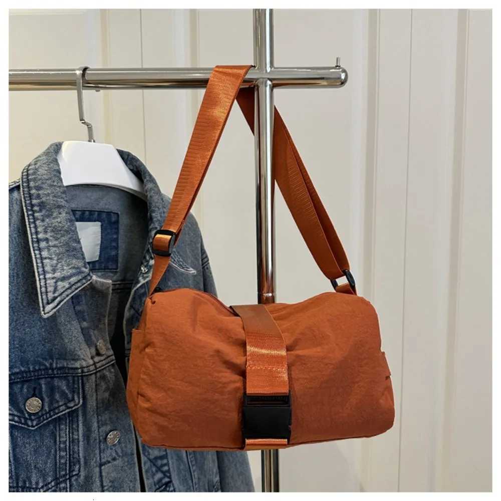 Portable Korean Crossbody Toast Bag High Capacity Zipper Buckle Shoulder Bag Lightweight Solid Color Commuting Bag HandbagT251007