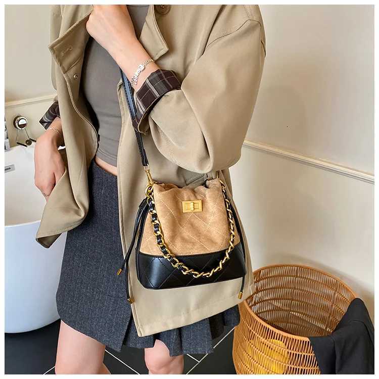 Designer Popar Classic Leather Shoder Bag Handbag for Ladies By Famous Designer Spacious Interior1 Y251120