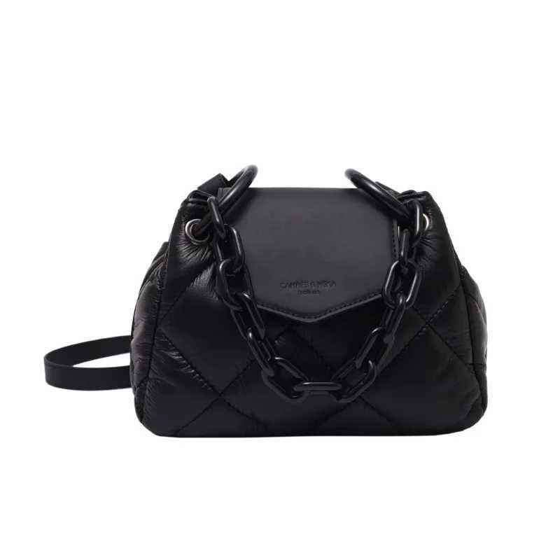 Designer 2025 New Wens Trendy DumplingShaped Bag DiamdQuilted with Embroidered Thread ColorBlock Design Plus Chain Strap1 Y251120