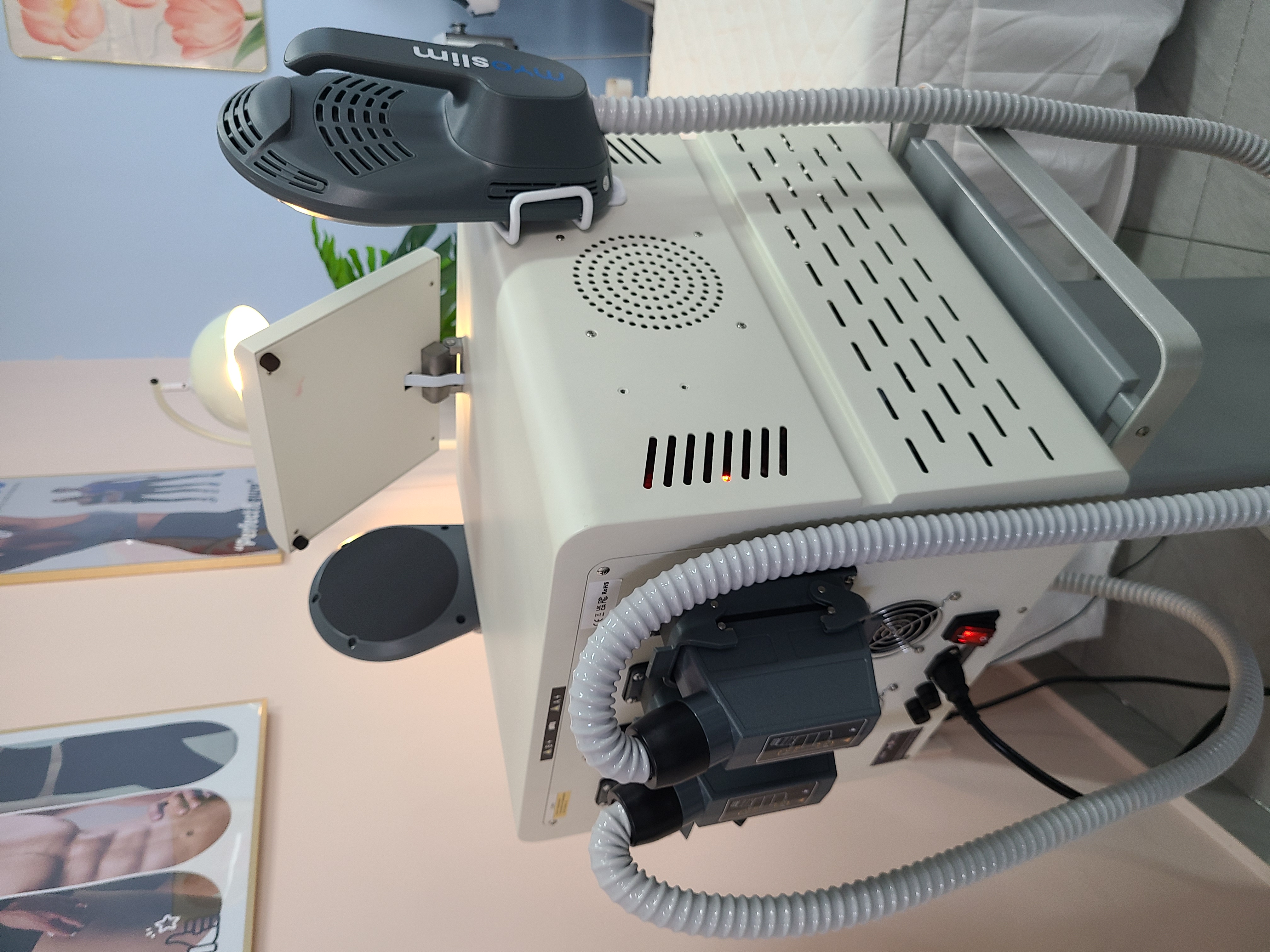 EMS Body Sculpting Machine Fat Burning Muscle Building Device MYOSlim 15Tesla 6500W Body Contouring For Salon Use Weight Loss and Skin Tightening Equi