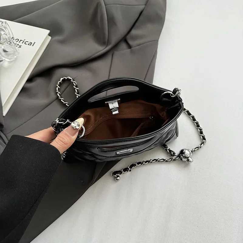 Designer Fiable Chain Link Ladies Shoder Bag Hot S Of The Seas New Style Handbag Crossbody Bag Popar Small Size Polyer L Y251120