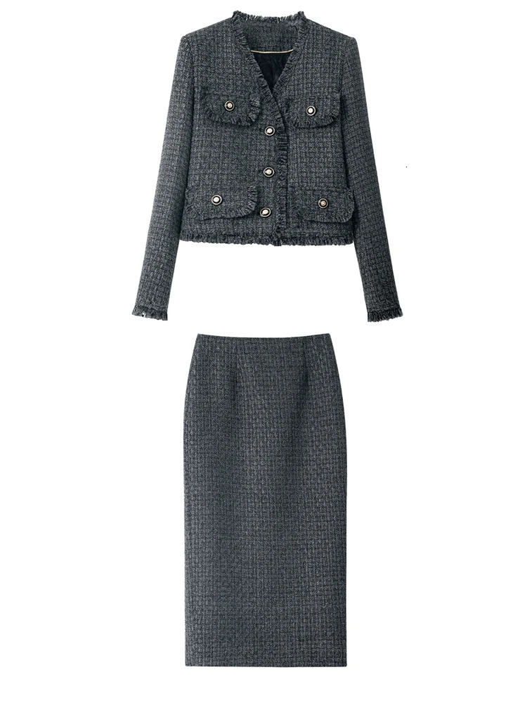 Retro VNeck SingleBreasted Jacket And Slim Skirt Suit Set for Women Fashionable Elegant Celebrity Temperament 2501008