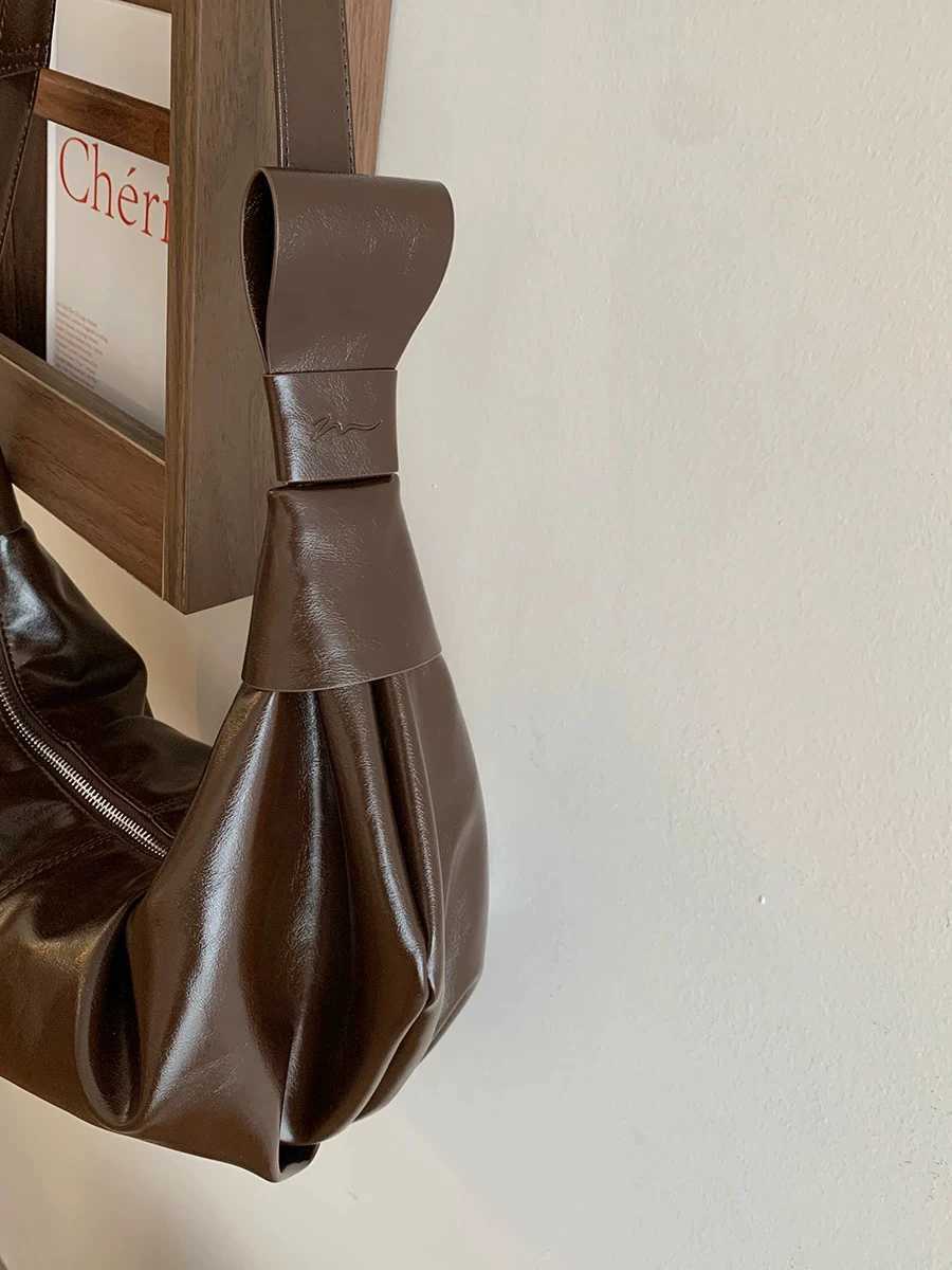 Designer Miyaga Korean Ins Large Capacity Soft Leather Folded Style Bags Casual Versatile Horn Single Shoder Crossbody Bag Y251120