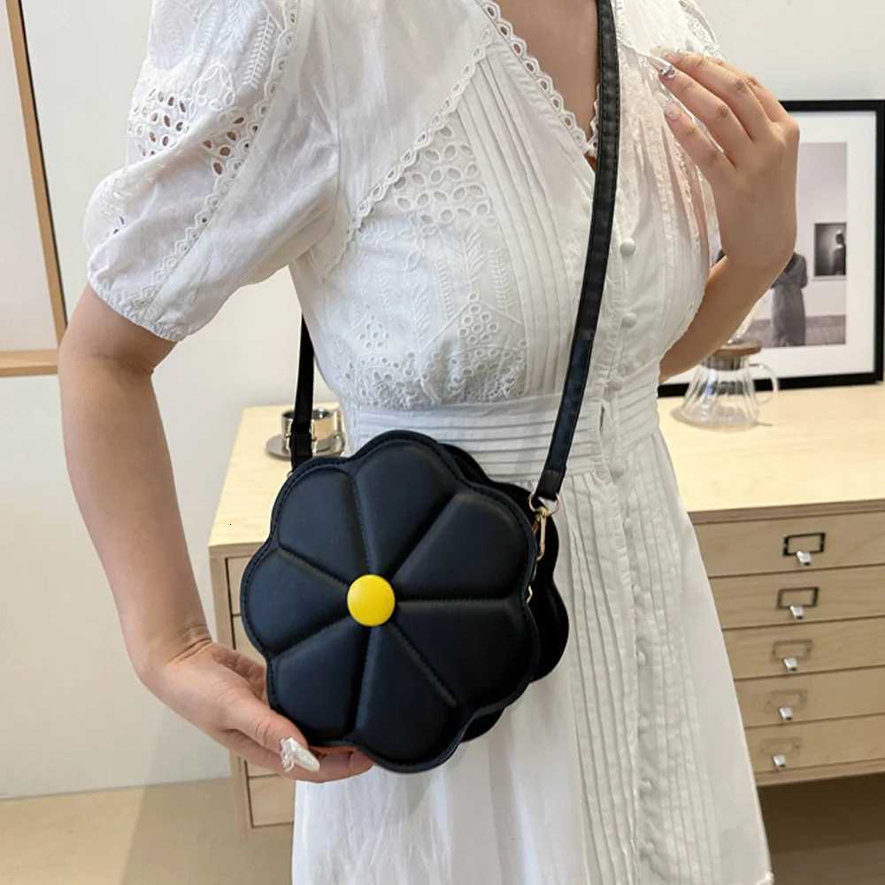 Mini round bag for women 2025 new autumn and winter fashion super hot single shoulder crossbody bag small bagT251007