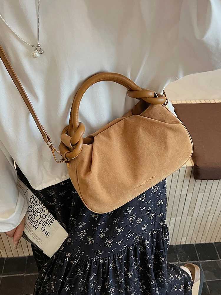 Designer Matte Wen Handbags 2025 New Letter Casual Shoder Bag Solid Color Cmuting Crossbody Bags Fem Versatile Square Pack Y251120