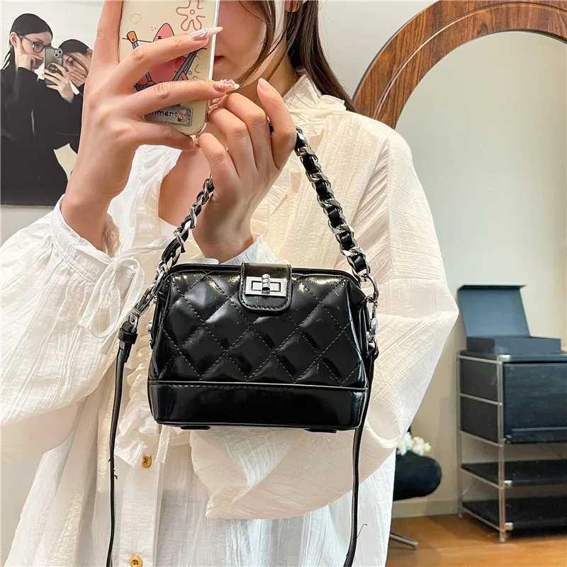 Designer 2025 DiamdTextured Messenger Bag Wens Chic Cmuter 1 Purse ScentInfused Chain Strap WaterRepellent Lining Y251120