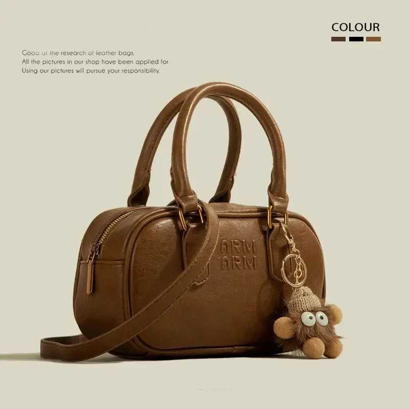 Designer Wen Purses Vintage Coffee Handbags Letters Embossed Luxury Designer Sahels Bowling Bag Shoder Crossbody Bags with Pendant1 Y251120