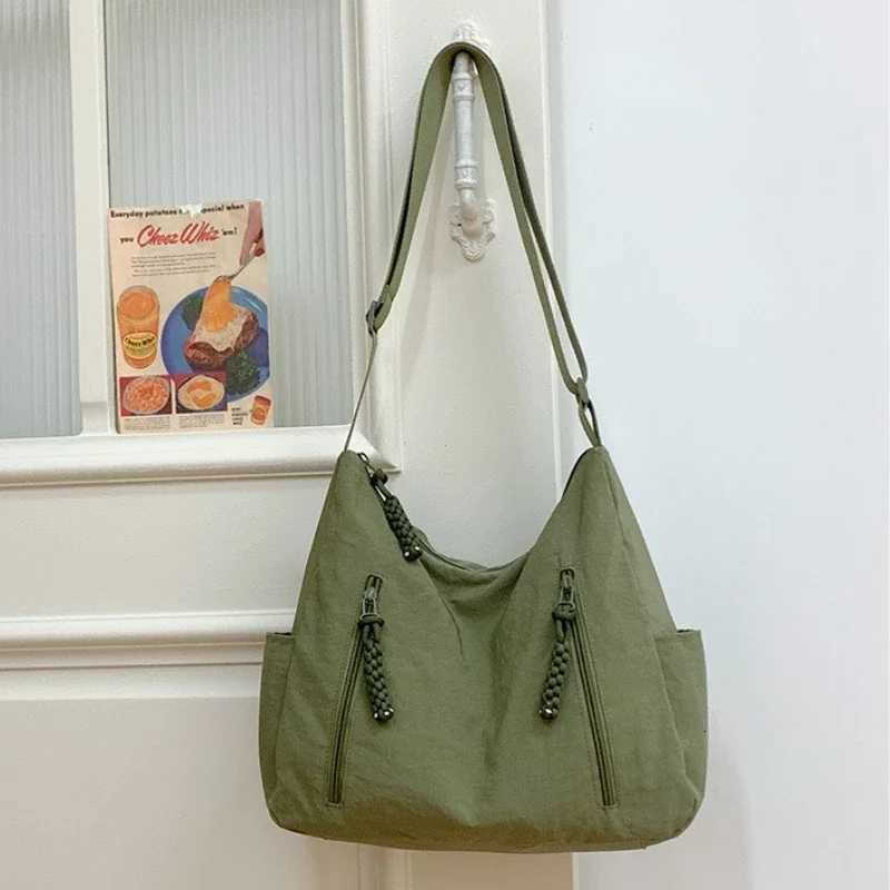 2025 Fashion Solid Color Nylon Hobos Crossbody Bags Solid Casual Zipper Womens Bags High Capacity Single Shoulder Totes BagT251007