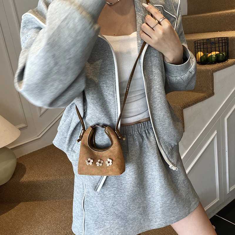 Designer 2025 Fi PU Crossbody Bags High Quality Stylish Design Portable Sewing Thread Flower Decorati Shoder Bags for Wen Y251120