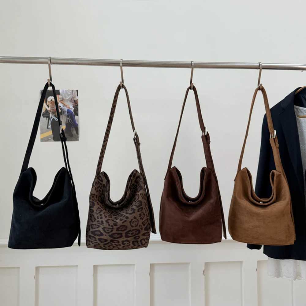 Leopard Print Large Capacity New Autumn and Winter Versatile Frosted Retro Single Shoulder Crossbody Bag Commuting Tote BagT251007