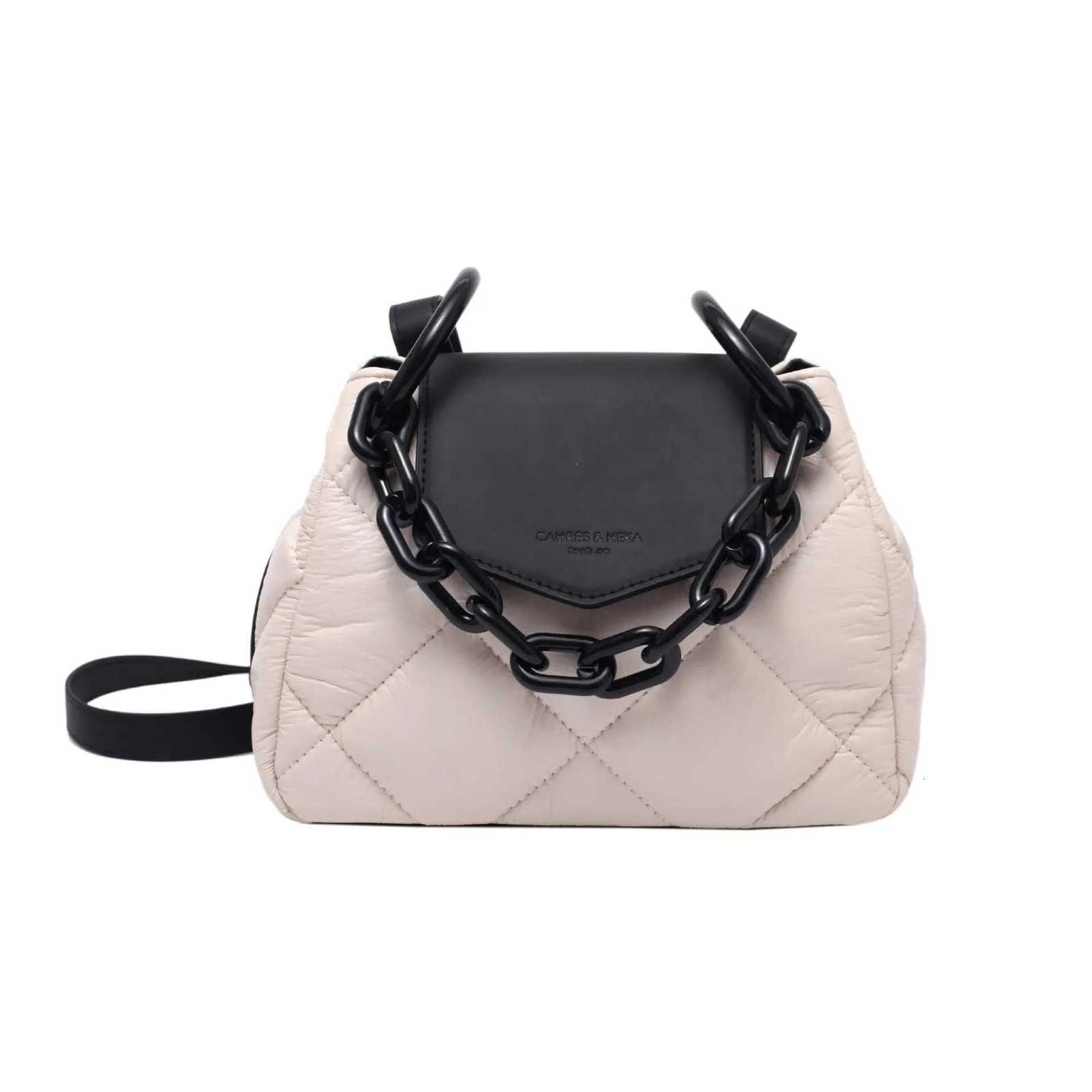 Designer 2025 New Wens Trendy DumplingShaped Bag DiamdQuilted with Embroidered Thread ColorBlock Design Plus Chain Strap1 Y251120