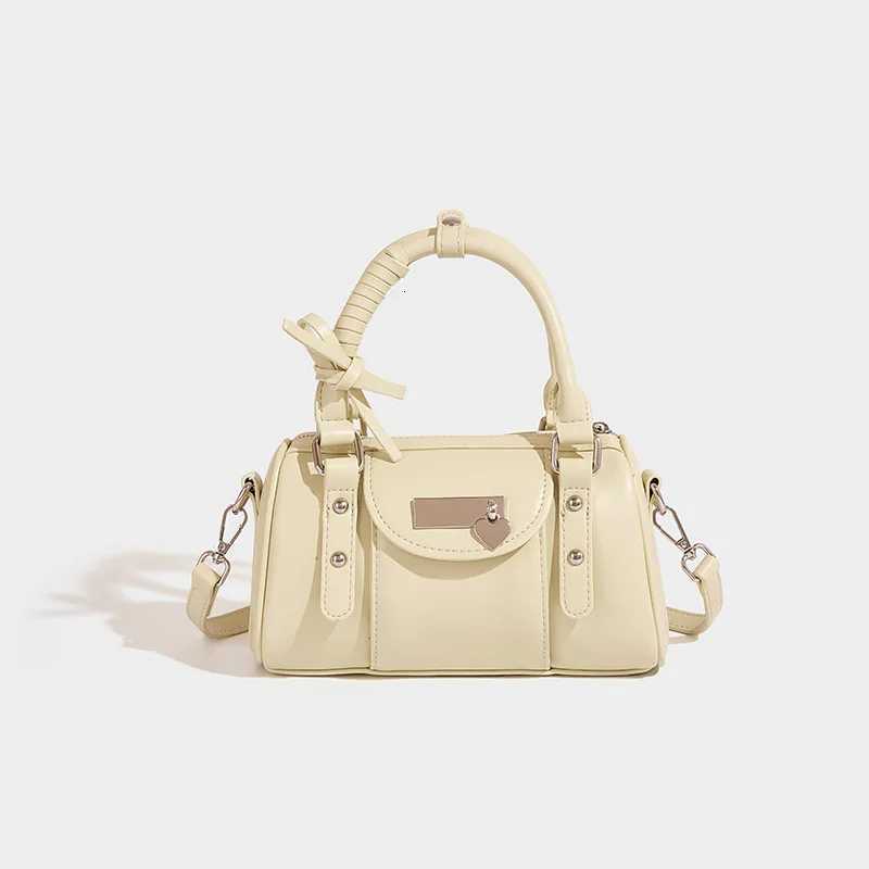 Designer 2025 Highend Bost Largecapacity Wens Fi Niche Design Spring and Summer Messenger Portable Messenger Bag1 Y251120