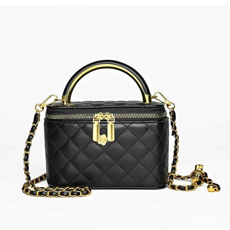 Designer Elegant Vintage Inspired Shoder Bag Luxury Leather Crossbody Messenger Square Sahel Design For Wen Party Casual Outfit1 Y251120