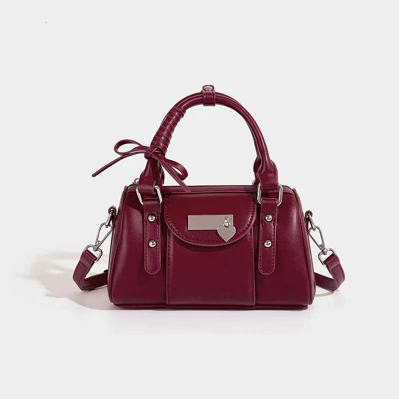 Designer 2025 Highend Bost Largecapacity Wens Fi Niche Design Spring and Summer Messenger Portable Messenger Bag Y251120