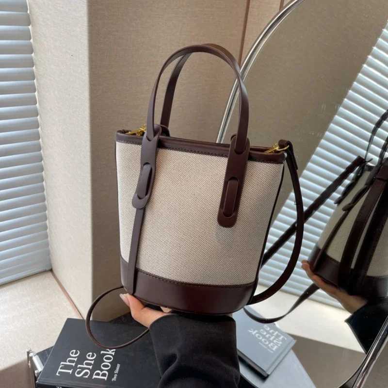 Designer 2025 Fi Versatile PU Canvas 1 Shoder and Crossbody Bags Simple Casual Sense of Luxury Handbags for Wen 1 Y251120