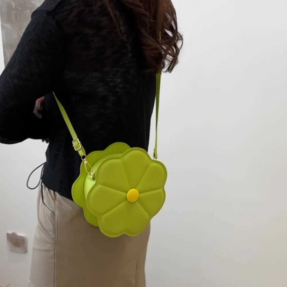 Mini round bag for women 2025 new autumn and winter fashion super hot single shoulder crossbody bag small bagT251007
