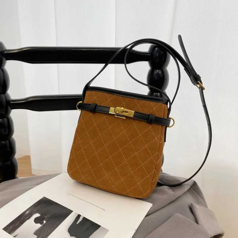 Designer HighEnd Ladies Crossbody Bag With Luxury Craftsmanship And Spacious Interior Suitable For Daily Shopping Trips1 Y251120