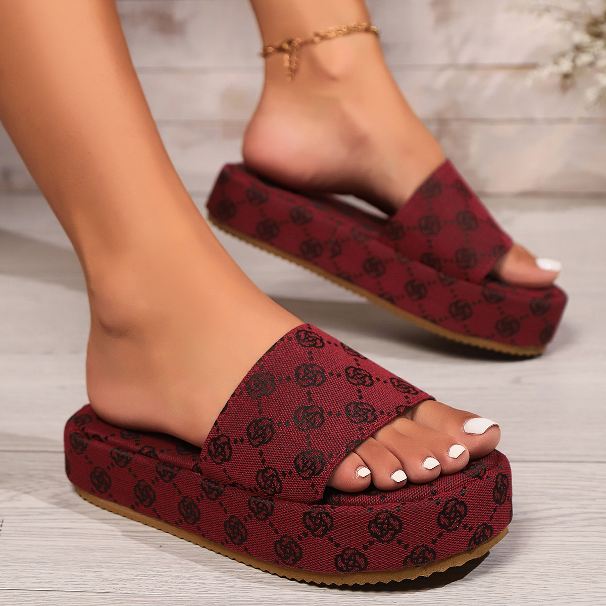 Free shipping Designer Summer's new round toe plum blossom print one-piece lightweight flip-flops with soft soles for comfortable outerwear for w