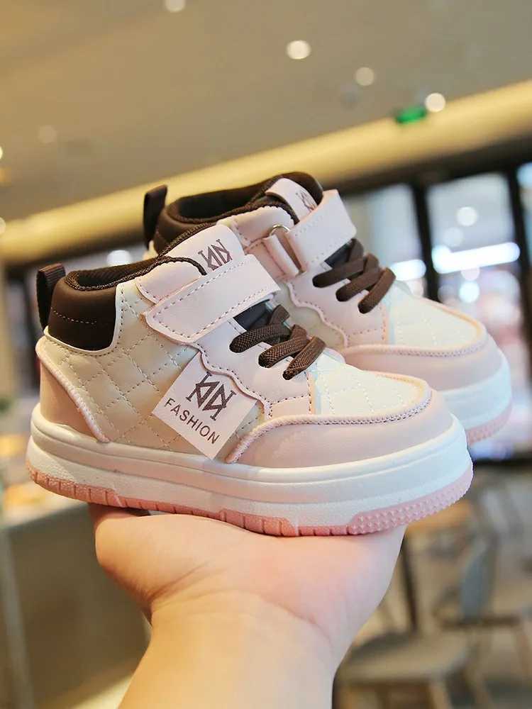 2025 new childrens high top sports with leather surface baby spring and autumn casual shoes C260130