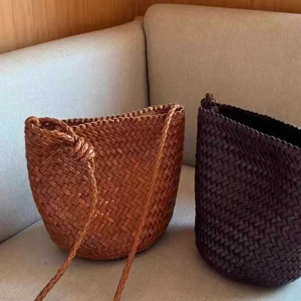 Imitation woven casual French bag 2025 new largecapacity trend single shoulder niche texture bucket bag fashionT251007