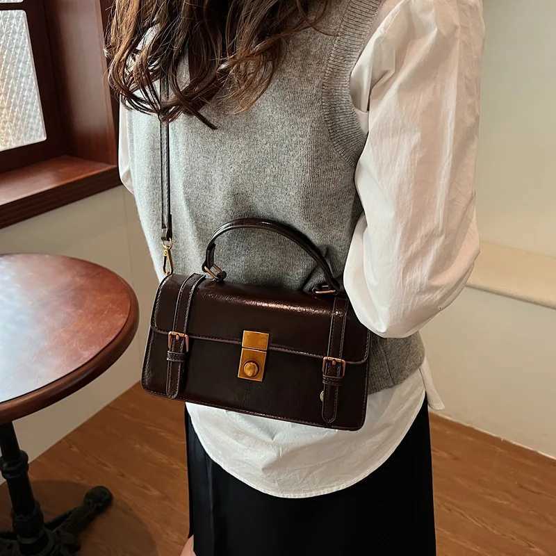 Designer New 2025 Wens Handbag High Grade Single Shoder Color Ctrast Square Bag All Mah Simple Crossbody Style Y251120