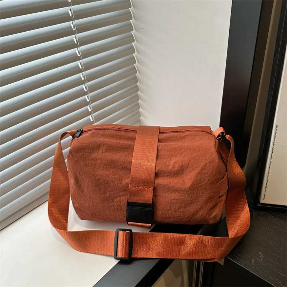 Portable Korean Crossbody Toast Bag High Capacity Zipper Buckle Shoulder Bag Lightweight Solid Color Commuting Bag HandbagT251007