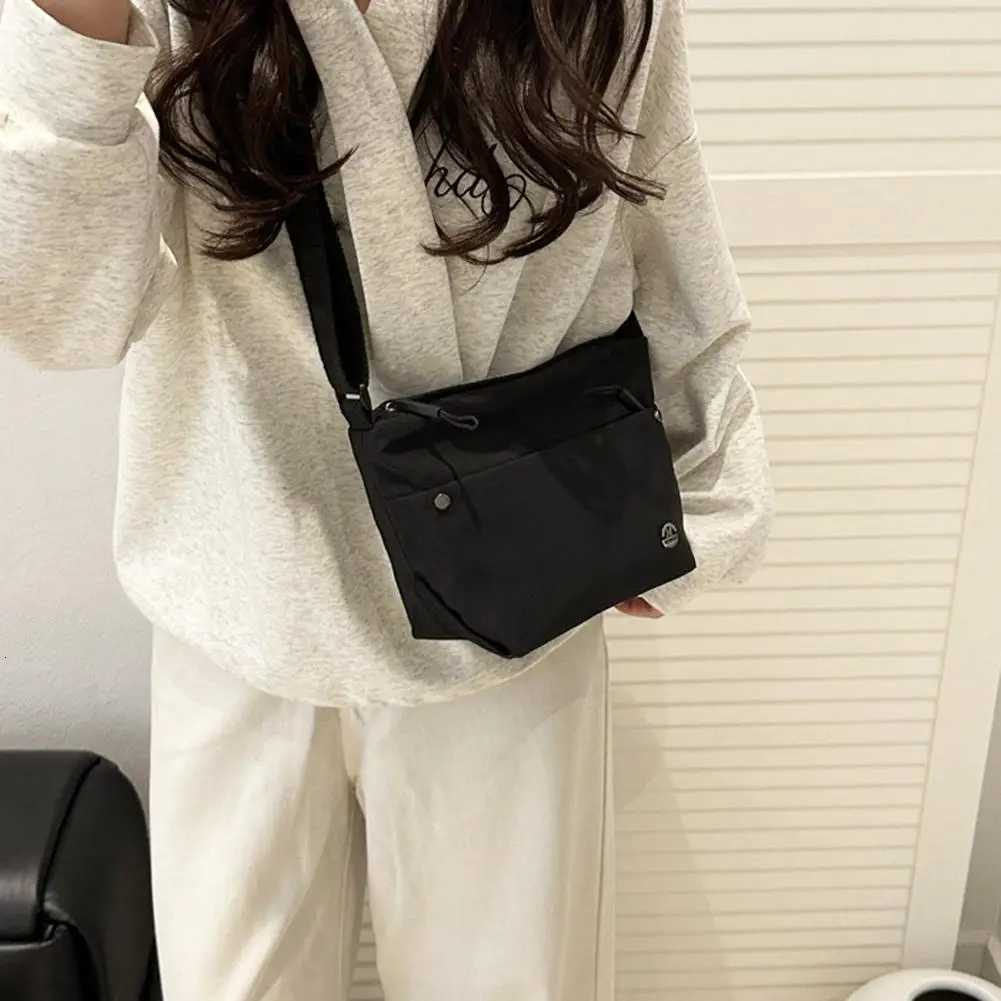 Womens Tote Bag Fashion Crossbody Singleshoulder Bag Large Capacity Lightweight Simple Portable Casual Daily Traveling BagT251007