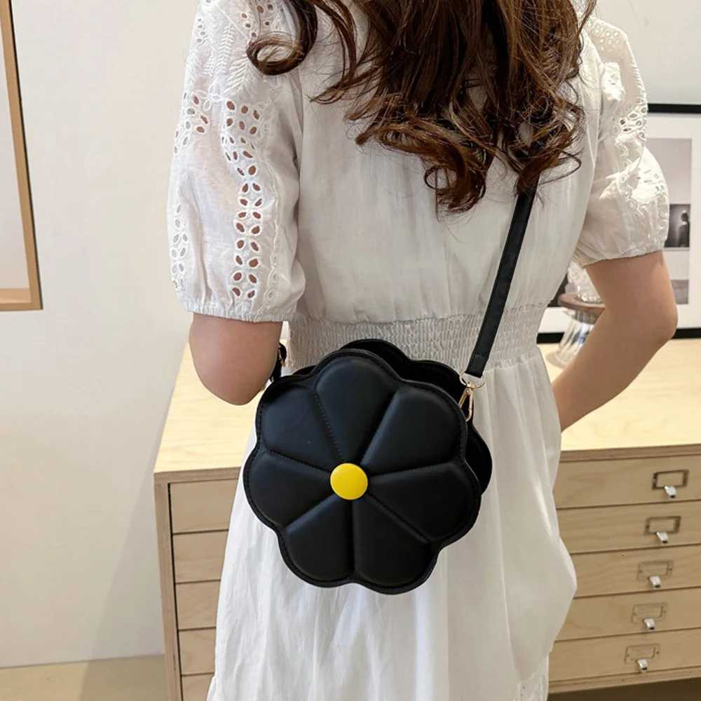 Mini round bag for women 2025 new autumn and winter fashion super hot single shoulder crossbody bag small bagT251007