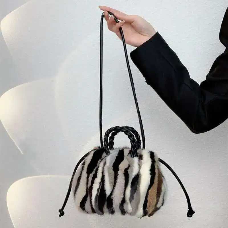 Real Mink Fur Bag Natural Fur Cloud Bag Winter Thick Fur Bag Single Shoulder Bag For Women Fluffy Evening Bag Fashion Ladies BagT251007