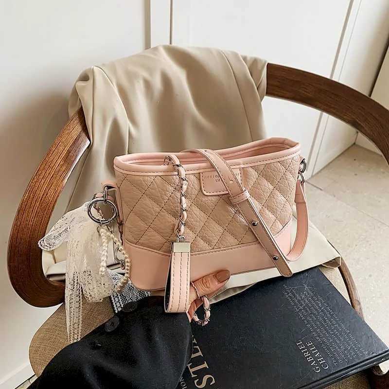 Designer Luxury Crossbody Bags for Wen Korean Style Versatile Lingge Handbags Ahetic Lady Fiable PU Chain Design 1 Bags1 Y251120