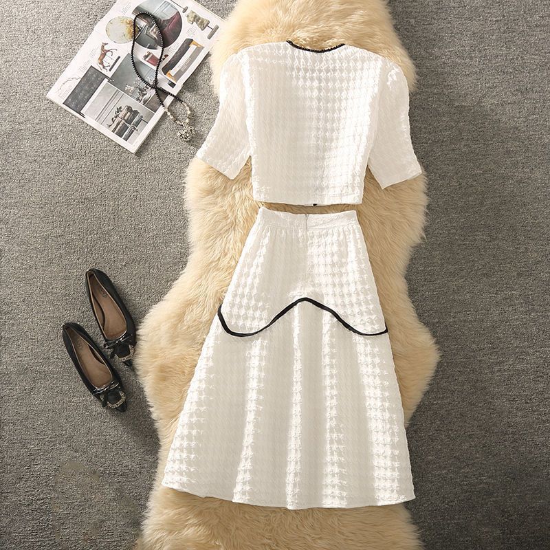 Women's Knits Tees Spring Summer Fashion Small Cute Elegant Sweet Skirt Suit Long Sleeved Short Coat Top A-line 2-piece Set 221117