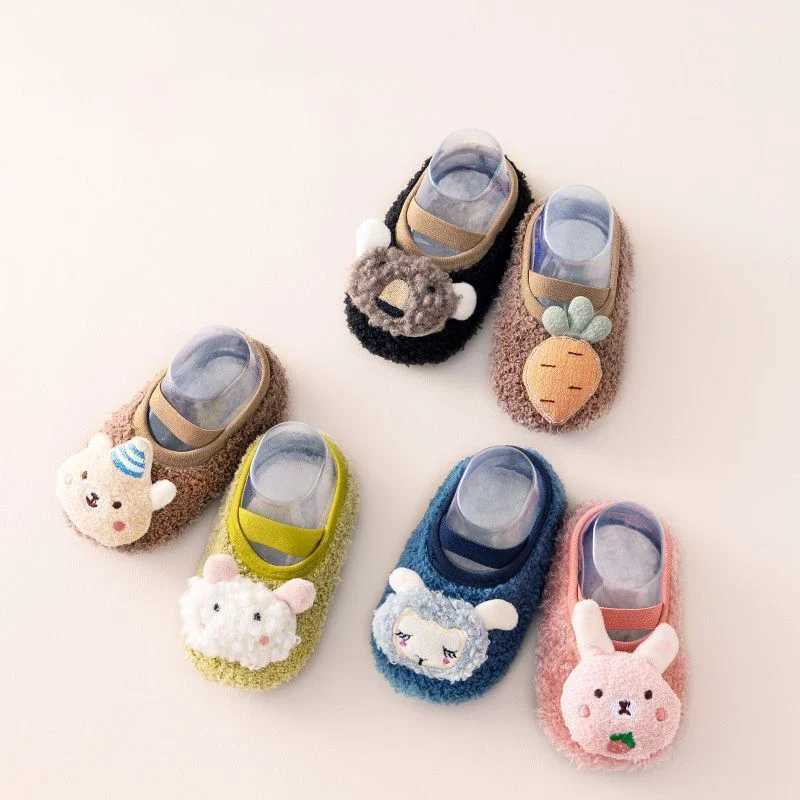 Autumn and Winter Baby Walking Shoes CHIldrens Floor Anti Slip Walking Plush and Thickened Floor Shoes Baby C251008