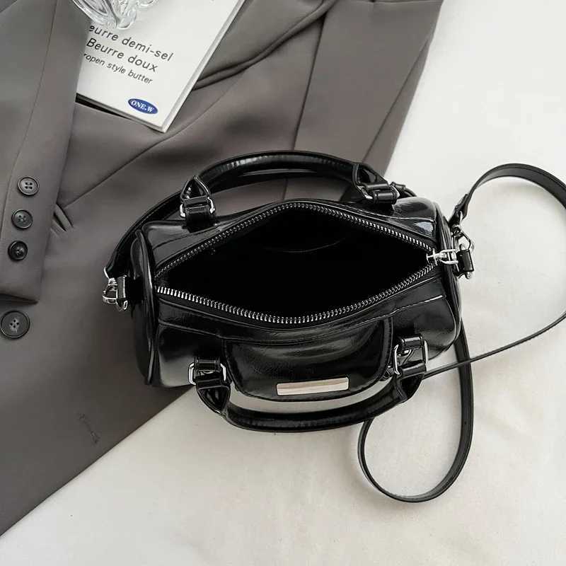 Designer LEFTSIDE Small PU Leather Shoder Bags for Wen 2024 Winter Y2K New Designer Trend Fem Tote Bag Lady Short Handle Handbags1 Y251120