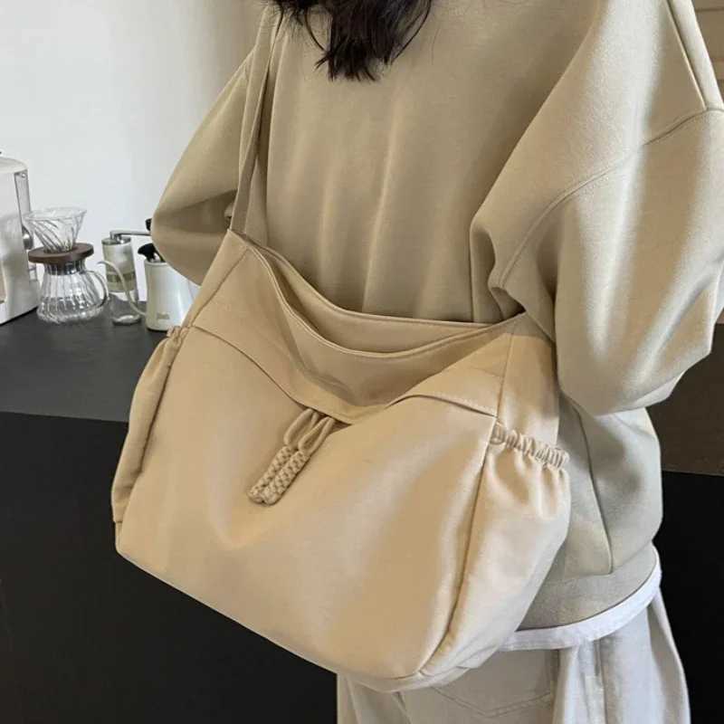 2025 Fashion Solid Color Nylon Hobos Crossbody Bags Solid Casual Zipper Womens Bags High Capacity Single Shoulder Totes BagT251007